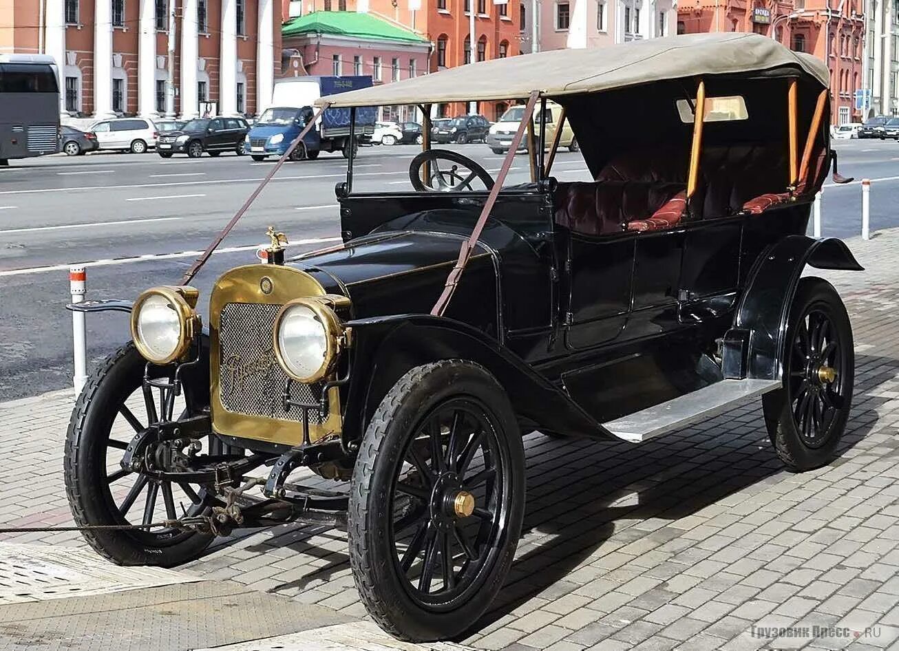 Автомобиля v 1. Автомобили Российской империи Руссо Балт. Руссо-Балт 1909. Автомобиль Руссо-Балт 1911. Автомобили 1915 года завода «Руссо-Балт".