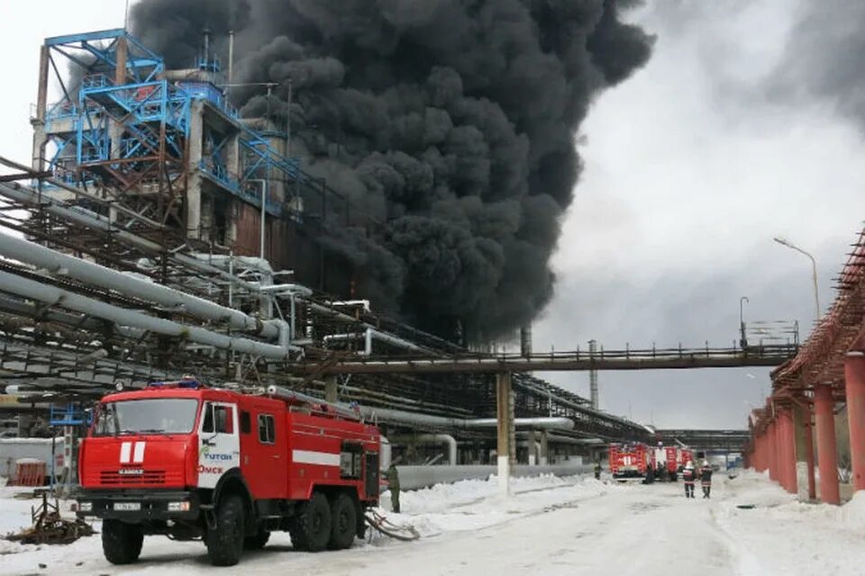 Взрыв на комбинате Омский каучук. Омский каучук пожар. Производственная авария. Пожары на промышленных предприятиях.