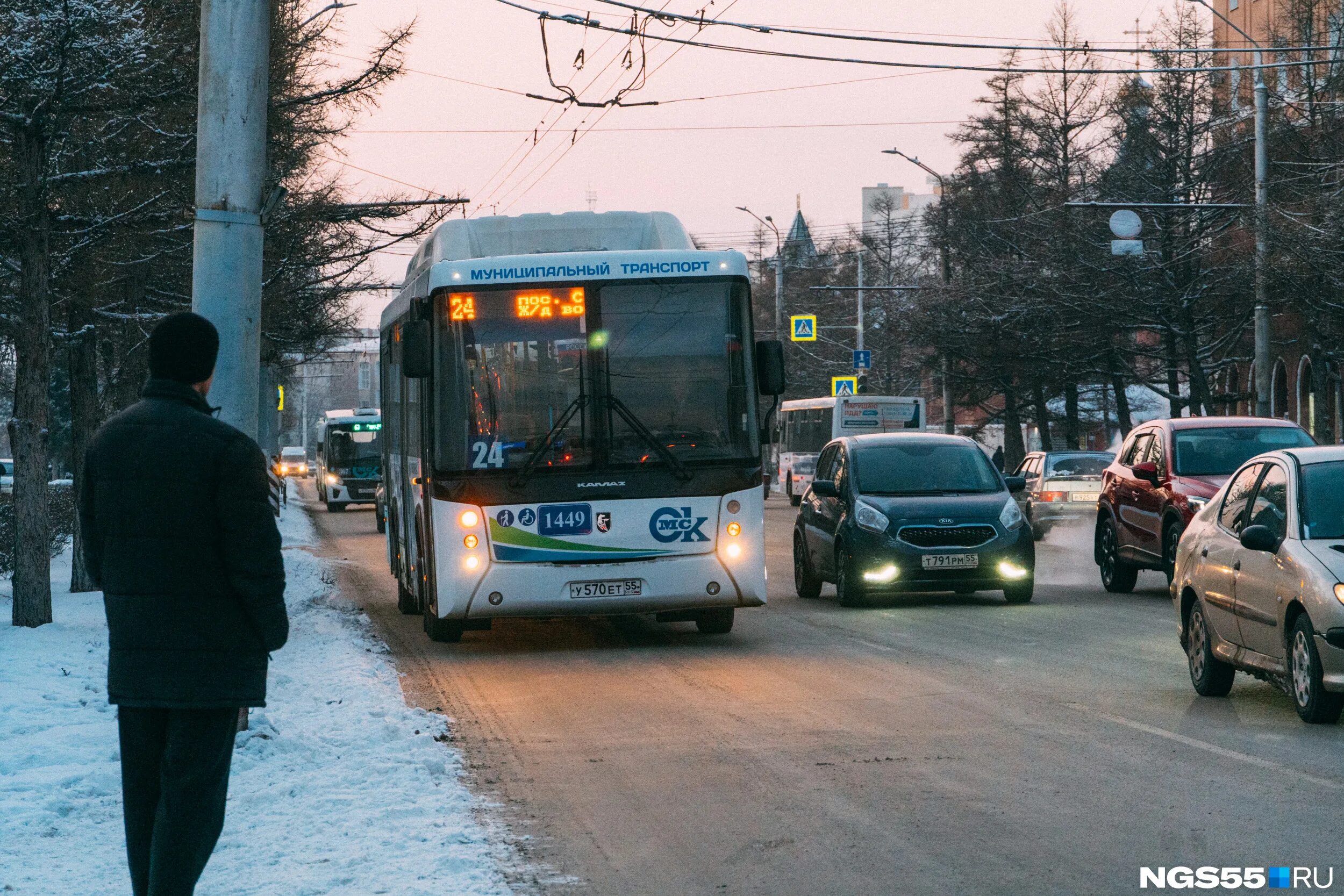 Автобусы. Городской общественный транспорт. Автобус на метане. Автобус Омск.