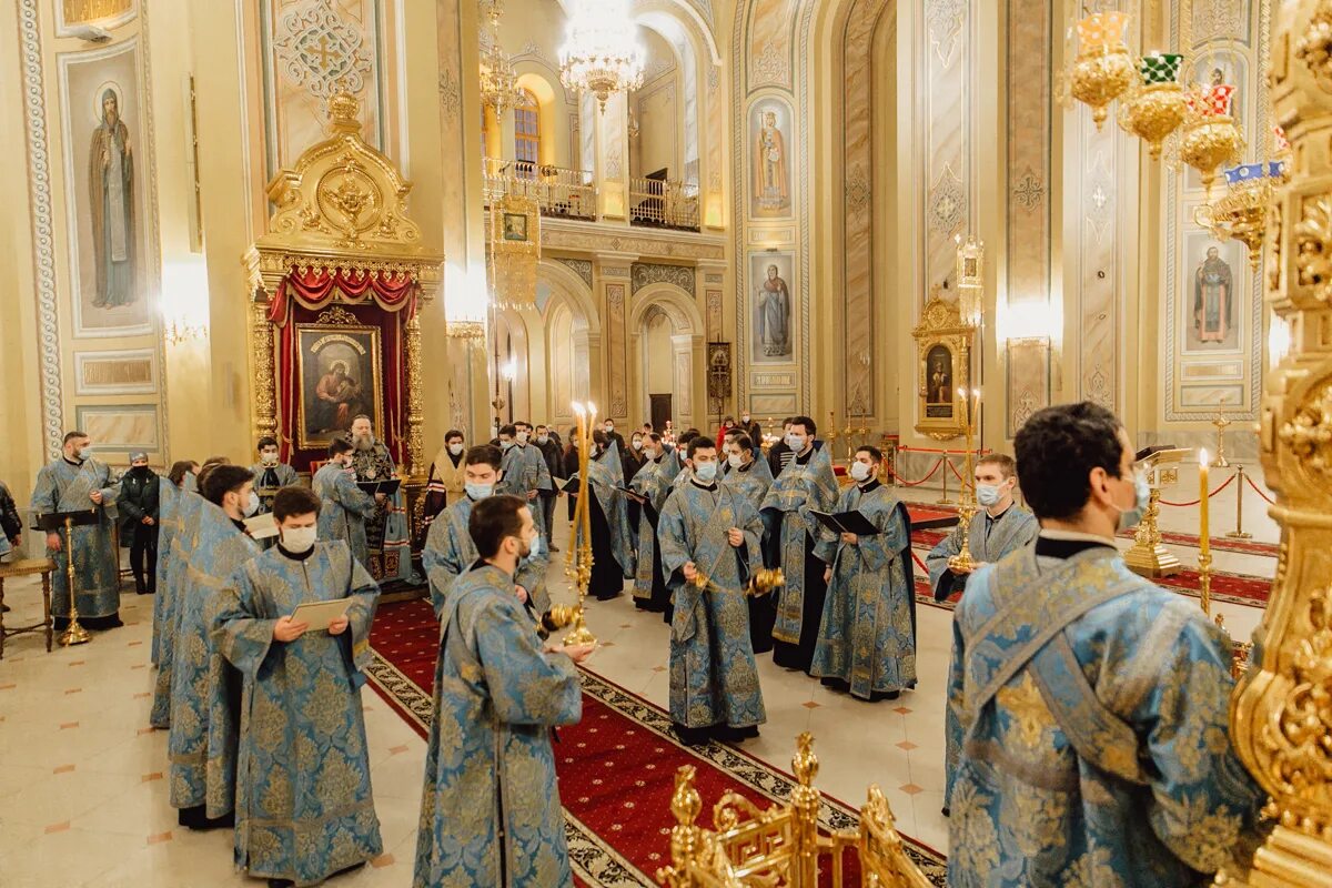 Молебен. Молебен с акафистом. Собор Пресвятой Богородицы в Ростове-на-Дону икона Донской. Икона Донской Божьей матери в Ростовском соборе. Молебен в честь иконы Донской Божьей матери в Ростове 4.09.2021..