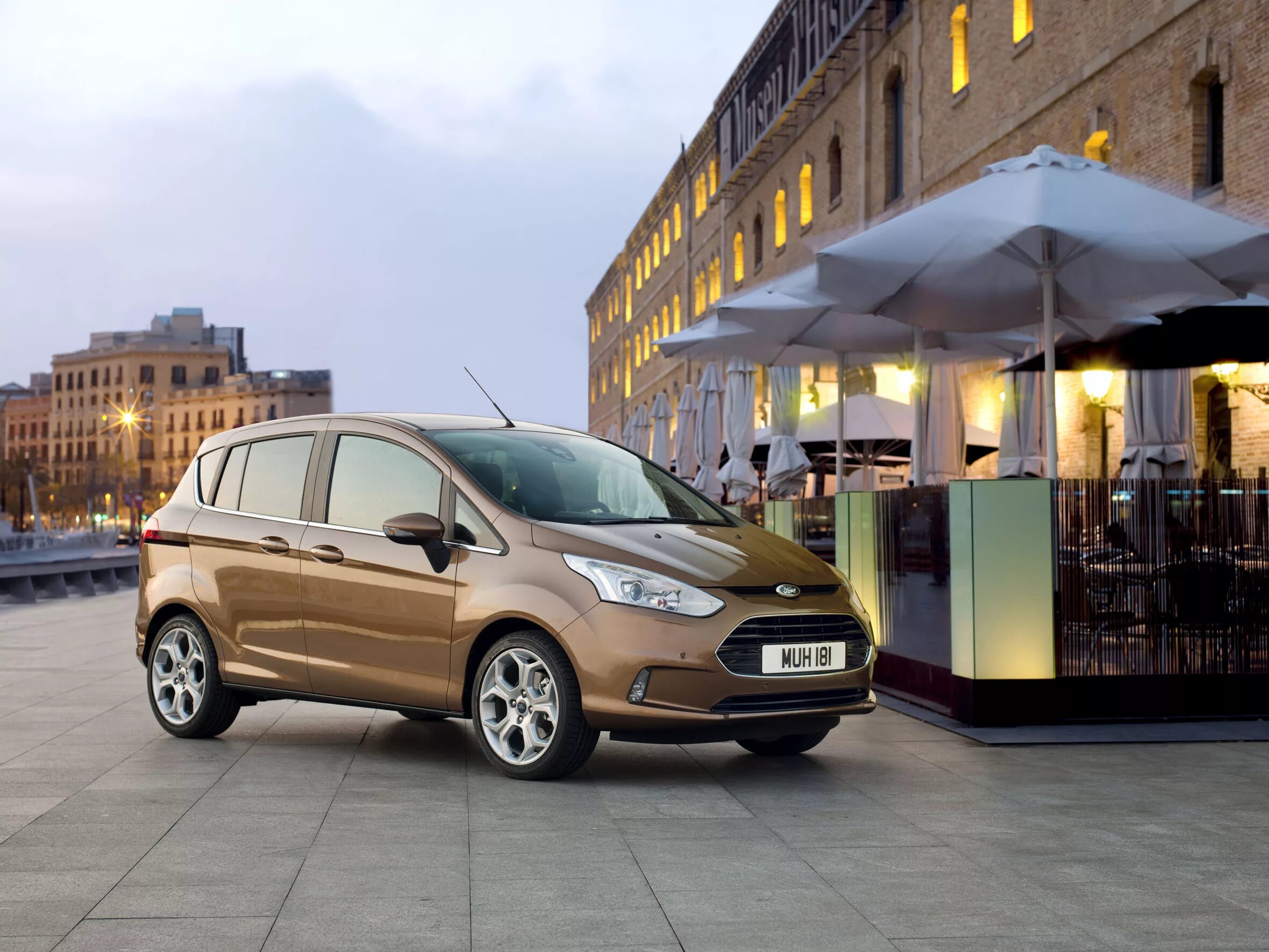 Семейный автомобиль 2024 какие автомобили. Ford b Max 2012. Ford b Max 2020. Ford b Max 2013. Ford b Max 2014.