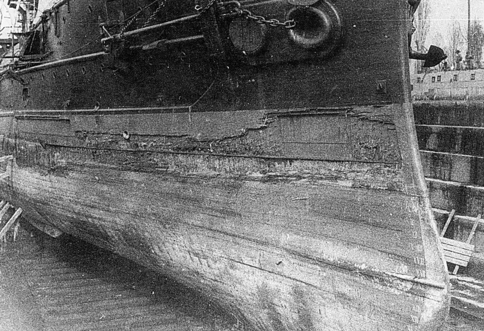 Адмирал нахимов крушение 1986. Затонувший корабль Адмирал Нахимов. Теплоход Адмирал Нахимов катастрофа. Адмирал Нахимов пароход.