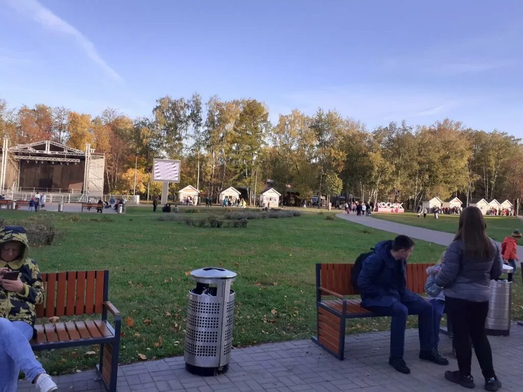 Парк кузьминки люблино москва. Одуванчики в кузьминском парке. Погода сегодня в кузьминке. Погода сегодня в кузьминке. Погода в москве кузьминки.