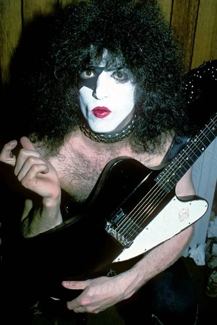 Paul stanley live. Пол стэнли. пол стэнли гримм. paul stanley без парика. paul stanley облысел.
