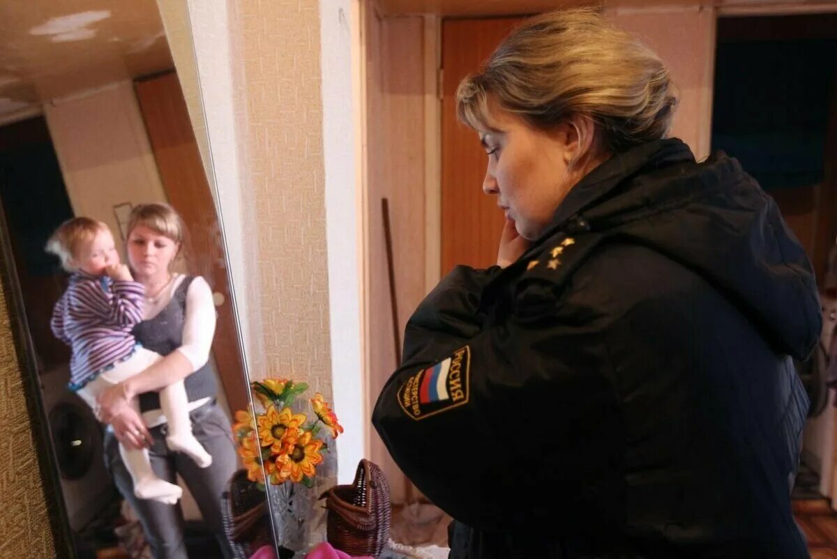 Сотрудники органов опеки и попечительства. Схема организационной структуры управления опеки и попечительства. Органы опеки и попечительства дети. Как выглядят органы опеки. Сотрудник органов опеки.