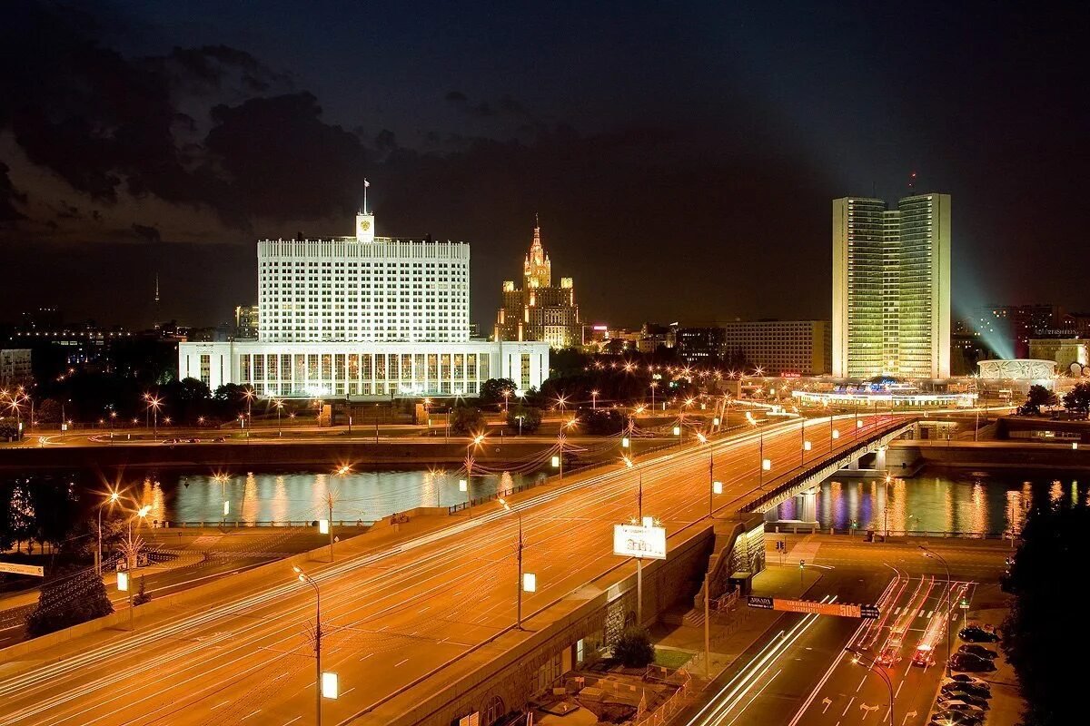 Новый арбат мгу. Мгу и гостиница украина. Москва ночью. Моя улица москва благоустройство. Россия аамера.