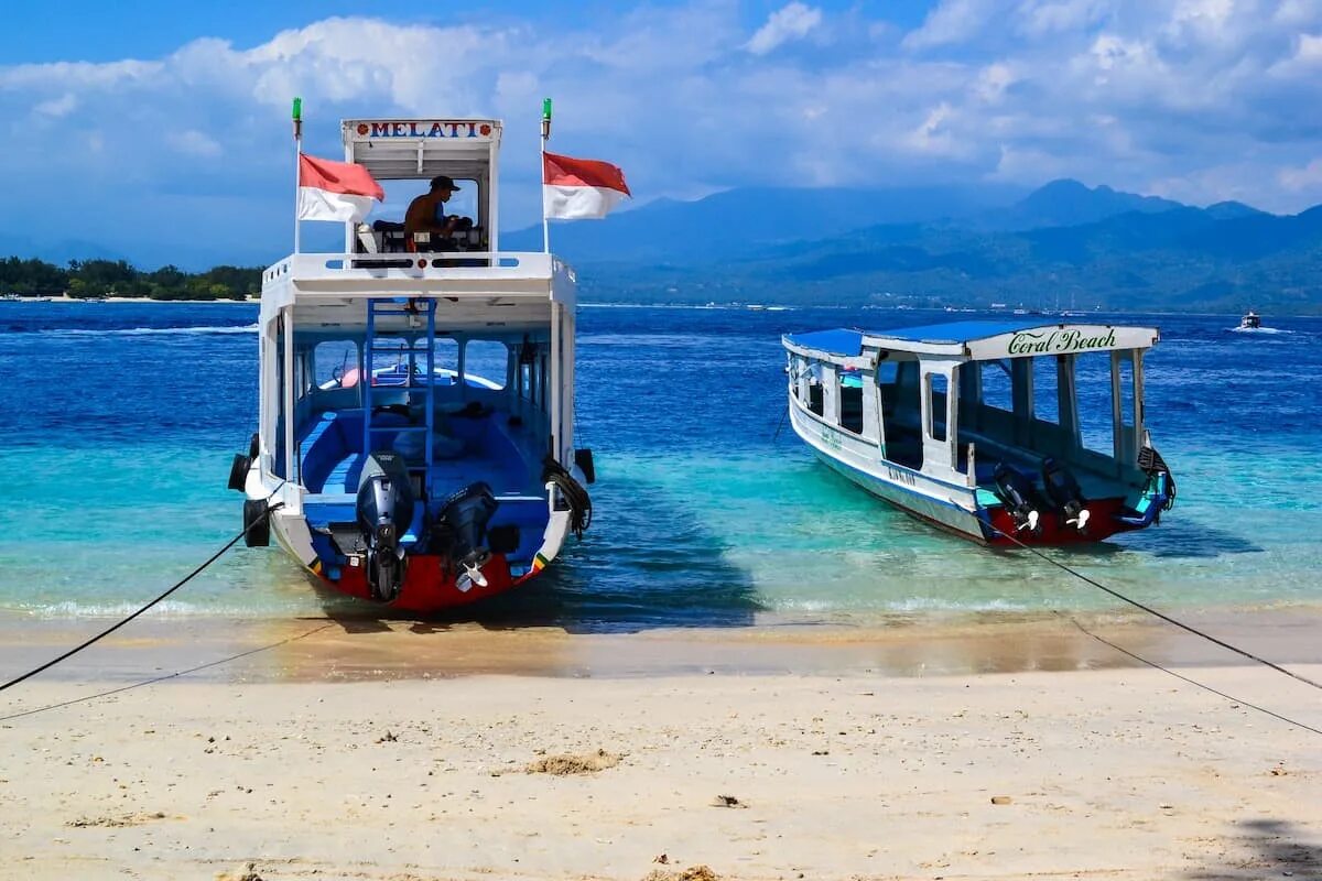 Транспорт на бали. Паром bali pier tavaen. Гили монжаро. Гили паром. Гили паром.