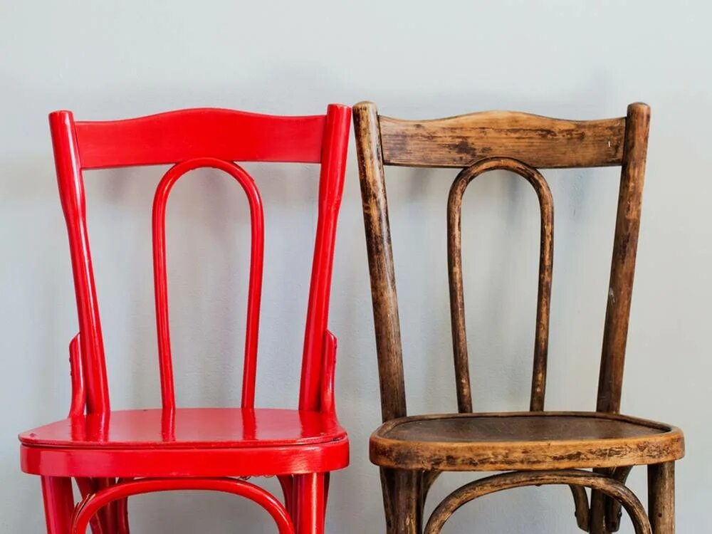 Как покрасить старые деревянные. Старый стул. Реставрируем старый стул. Отреставрировать стулья деревянные. Перекраска Венского стула.