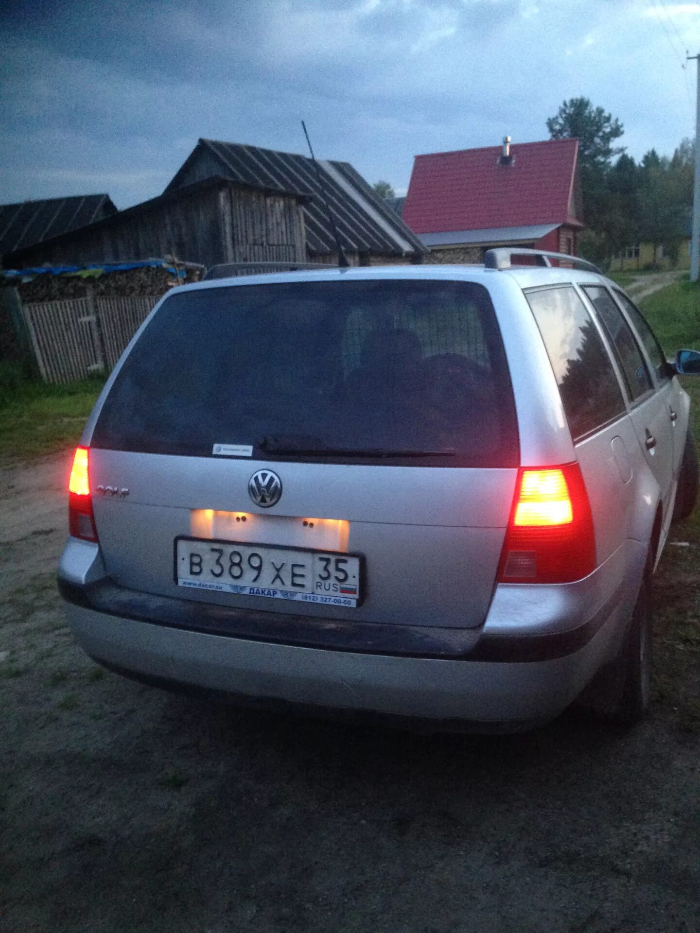 Багажник гольф 4 универсал. Golf 4 крышка багажника. Багажник гольф 4 вариант 2001 года. Крышка багажника Фольксваген гольф 4. Гольф 4 универсал багажник.