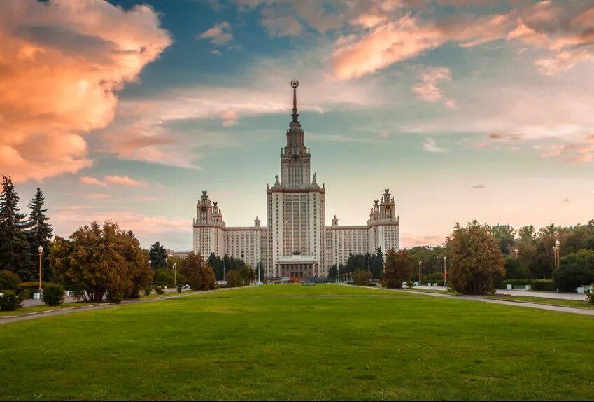 Смотровая мгу. Воробьёвы горы Москва МГУ. Смотровая площадка МГУ. Главное здание МГУ на Воробьевых горах. МГУ Москва экскурсия.