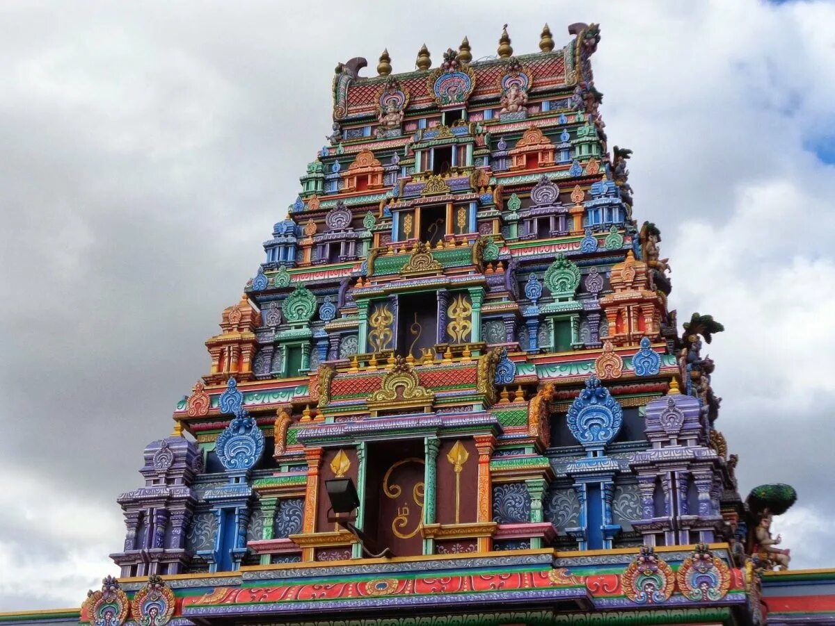 Индуистский храм Шри Ланка. Индуистские храмы в Коломбо. Индийский храм в Коломбо Шри Ланка. Индуистский храм Коломбо Шри Ланка внутри. Шри ланка церковь видео