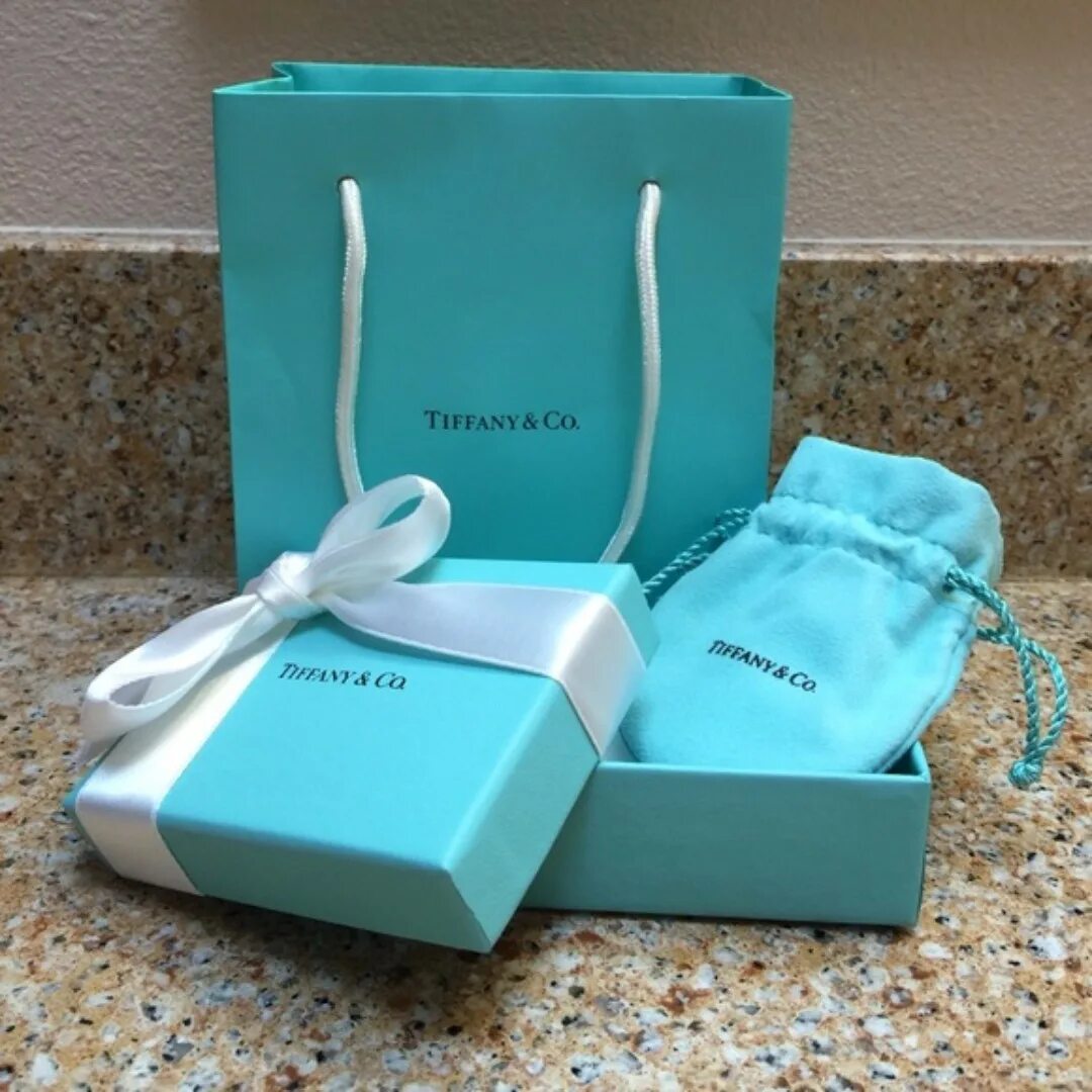 Коробка тиффани. Блю бокс Тиффани 1830. Упаковка Тиффани. Коробочка Tiffany.