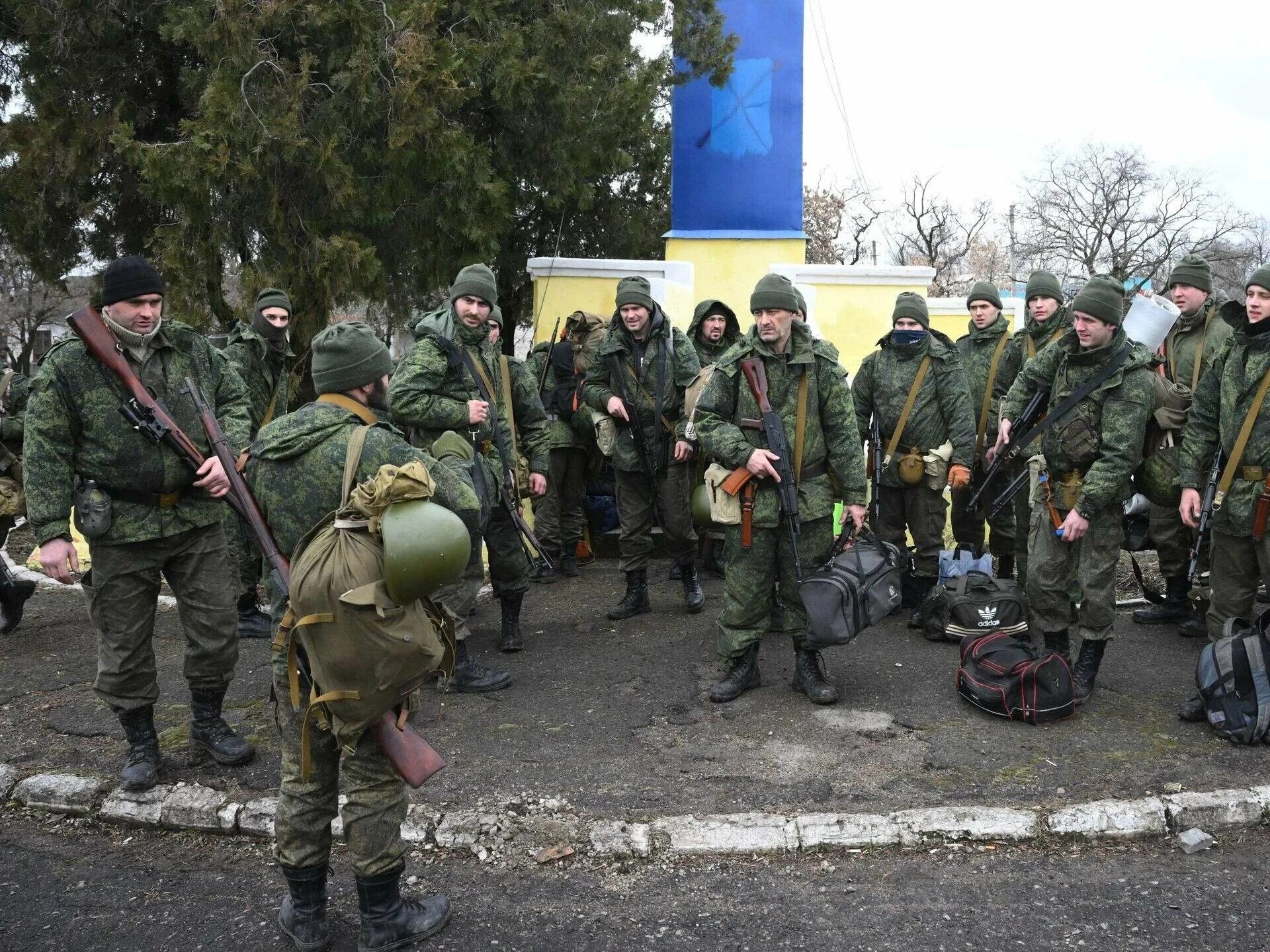 Военная операция на запорожском. Представитель народной милиции ДНР. Бои в Мариуполе 2022. Бои за Мариуполь 2022 российские войска. Сражение за Мариуполь 2022.