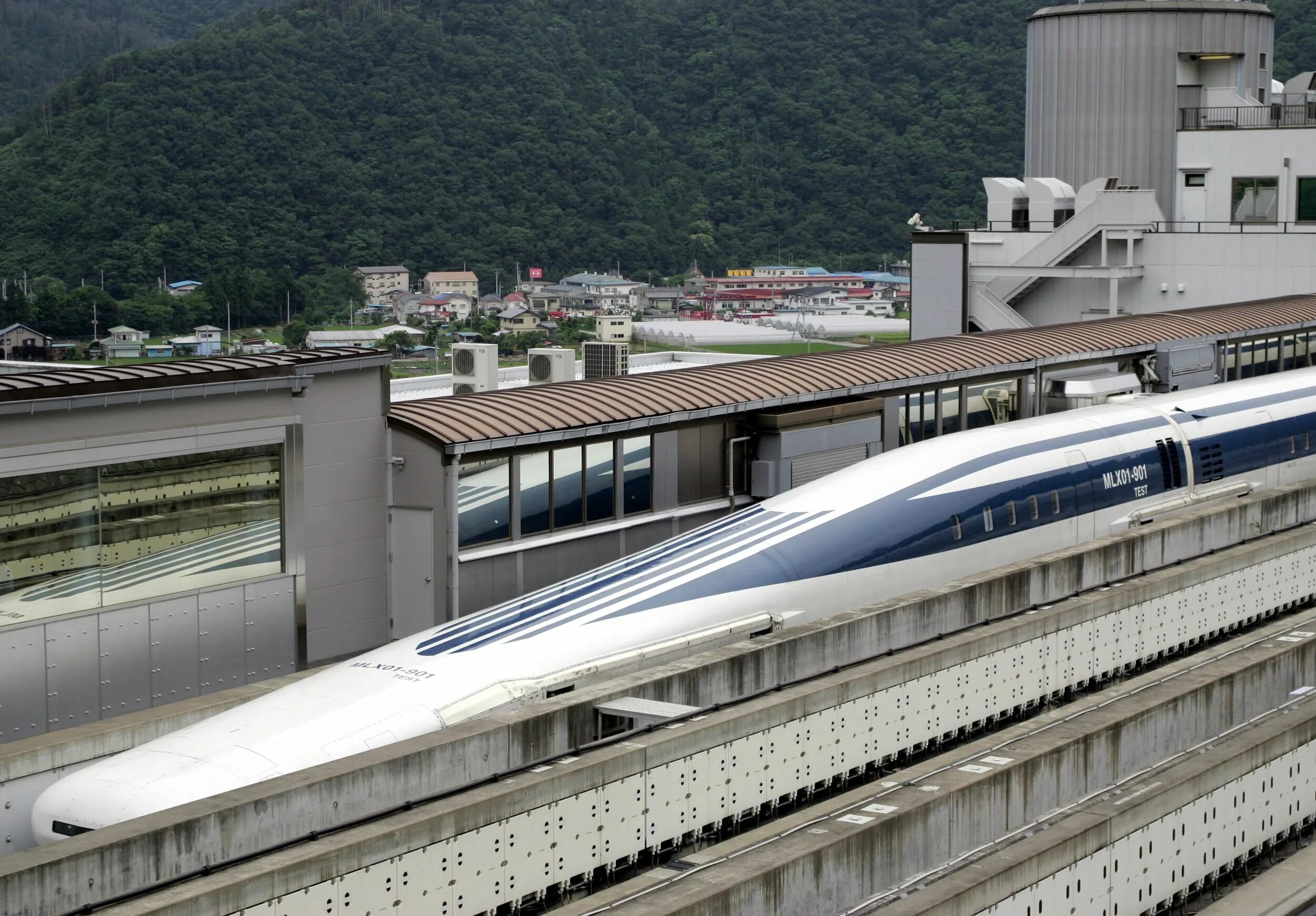 Есть ли скоростные поезда. Поезд Маглев Япония. Японский Маглев mlx01-901. Токио Маглев. Японский поезд Синкансен.