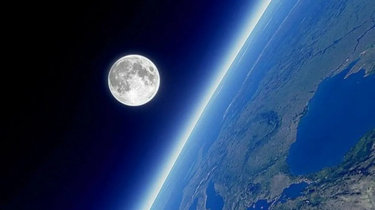 Луна в апреле 2024г мир космоса. Луна (Планета). Вид земли из космоса. О земле и космосе. Луна вид из космоса.