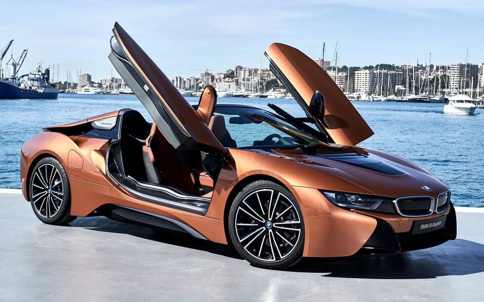 С последней версии самой новой. BMW i8 Roadster 2018. BMW спорткар i8. BMW i8 2021. BMW i8 Roadster 2021.