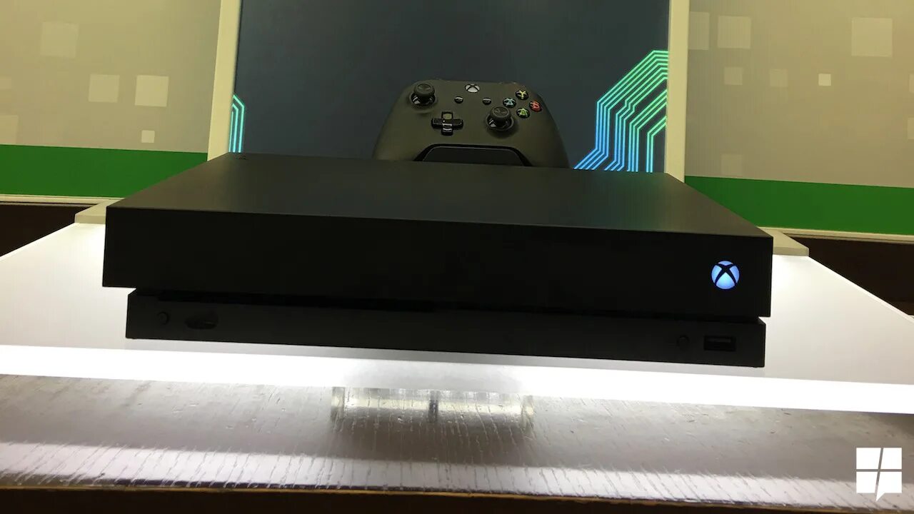 Низкий приставка. Xbox one x. Выглядит Xbox one. Xbox one x дома. Xbox one s фото.