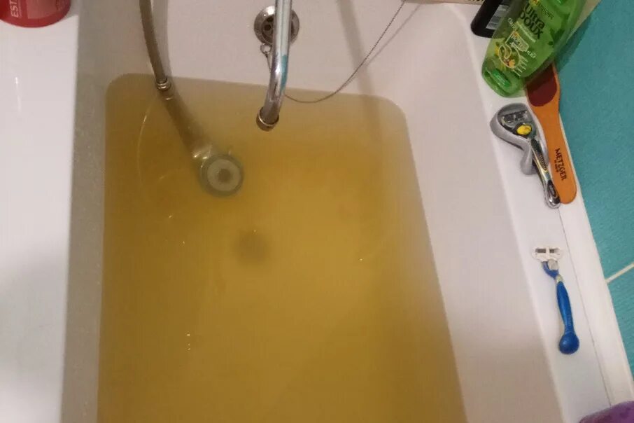 ржавая вода куда обращаться. ржавая вода куда обращаться. ржавая вода. грязная вода из крана. ржавая вода.