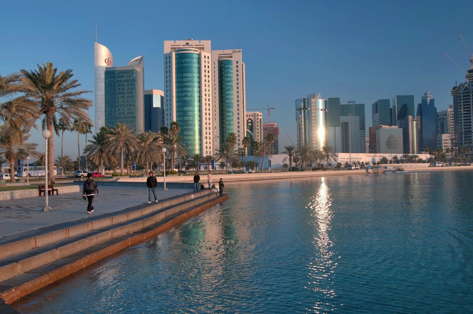 Катар страна газ. Набережная Корниш Доха. Катар Corniche. Доха Катар. Doha Corniche Доха.