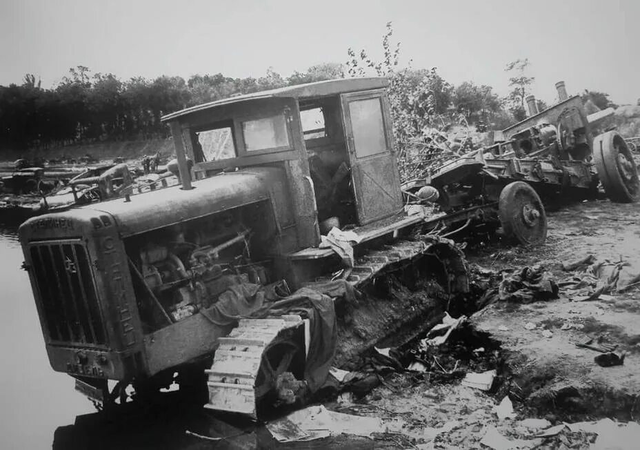 История науки и техники книга. Трактор хтз 1930. Строительная техника 19 века. История техники видео. История техники видео.