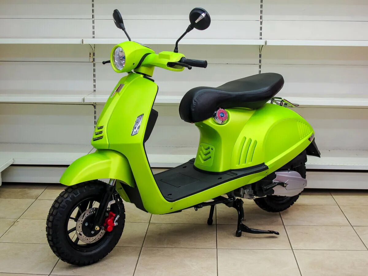 Другой скутер. Скутер Vespa 946 150. Vespa 946 Silver. Vespa 946 300. Скутер Vespa 946 2015 White.