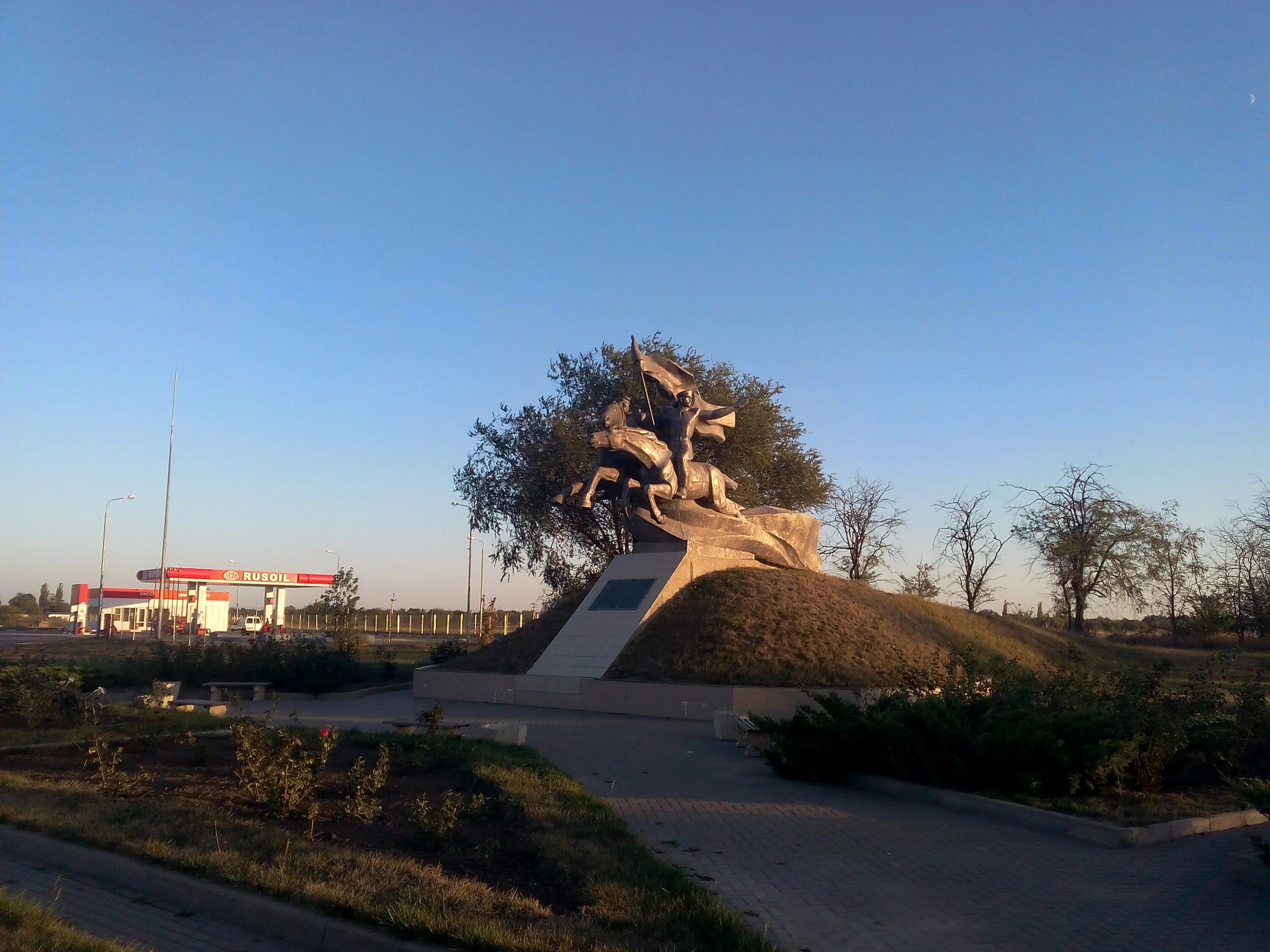 Памятник 116-й Донской казачьей кавалерийской дивизии (Сальск).. Сальск достопримечательности города. Горы Сальска. Памятник воинам Сальск.