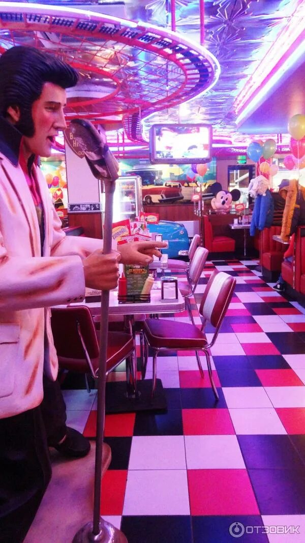 Беверли хиллс динер арбат. Ресторан beverly hills diner москва. Кафе beverly hills diner в москве. Beverly hills diner москва. Ресторан беверли хиллз в москве.