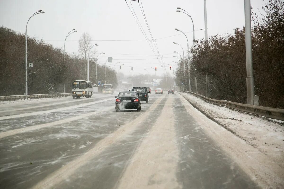 Погода февраль кемерово. Снег на дороге Кемерово. Кемерово зима. Дорога в Кемерово зима. Кемерово зимой снег.