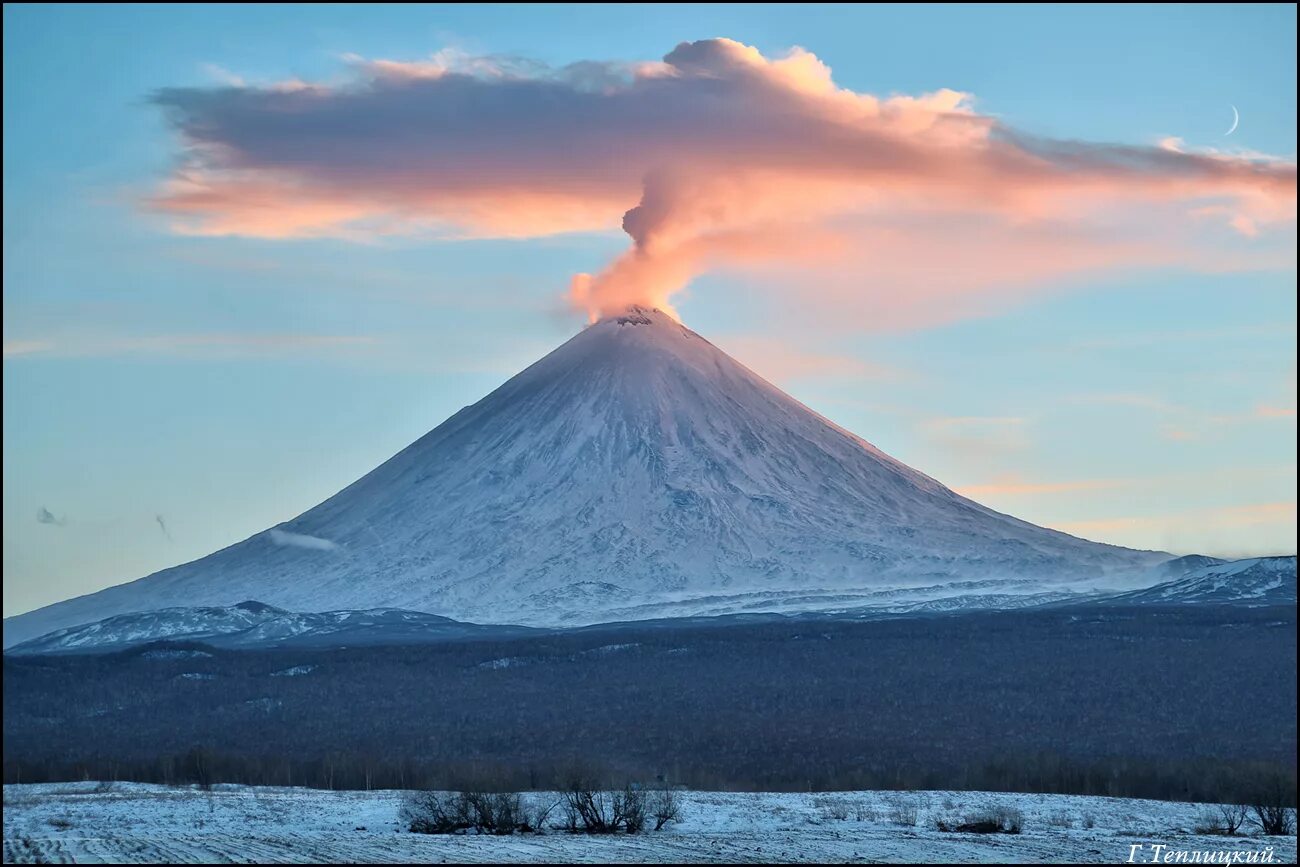 Фото ключевского вулкана. Вулкан ключевская сопка. камчатка ключевская сопка. извержение вулкана ключевская сопка. петропавловск-камчатский вулкан ключевская сопка.