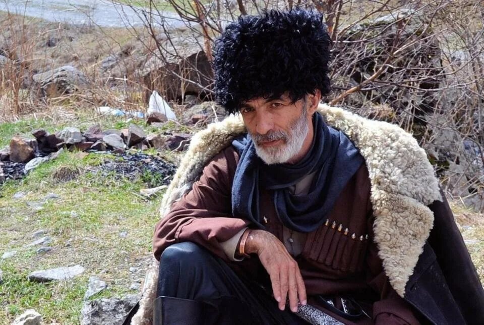 Осетины горцы. Народы кавказа 19 век адыги. Балкарцы джигит. Ингуши карачаевцы балкарцы. Горцы хевсуры.
