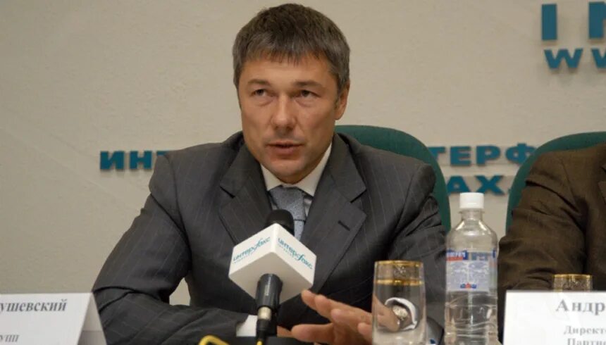 Самолет генеральный директор. Росзерно генеральный директор. Антон елистратов самолет девелопмент. Елистратов антон николаевич. Самолет генеральный директор.