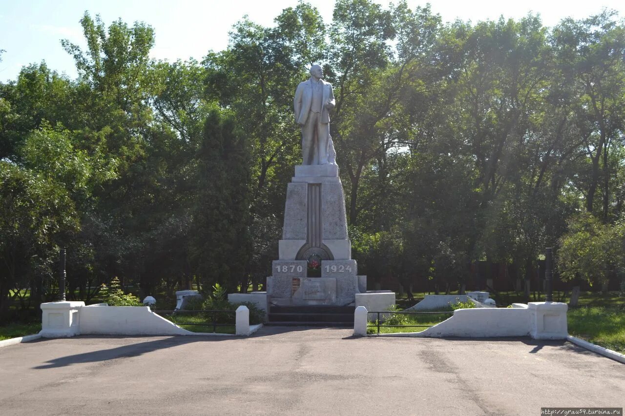 Балашов парк Куйбышева памятник воинам. Балашов городской парк. Балашов Саратовской области парк. Памятники города Балашов Саратовской области. Парк куйбышева