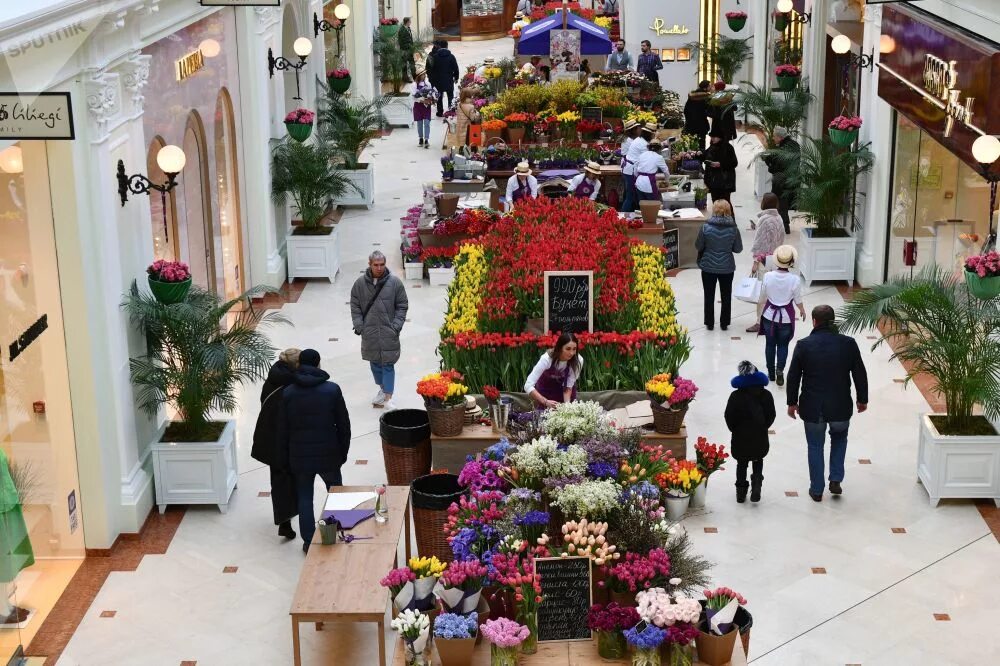 Петровский пассаж выставка. Цветочный Пассаж Москва. Пассаж в цветах. Выставка цветов в Петровском Пассаже.