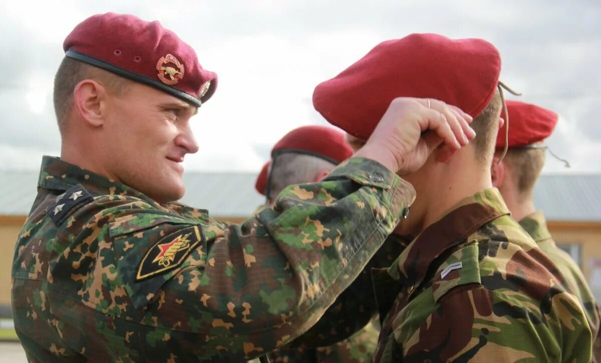 Спецназ краповый берет. Спецназ краповый берет. Спецназ россии краповые береты. Спецназ вв краповый берет. Спецназ краповый берет.