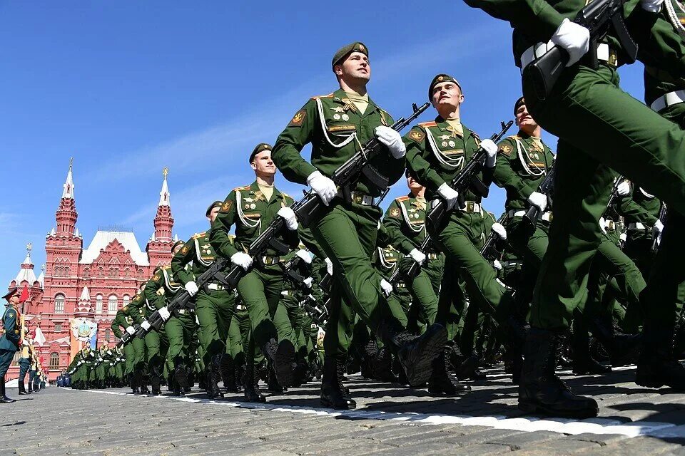 Развлечение день защитника отечества. Военный парад. Солдаты на параде. Солдат Российской армии. Армия РФ парад.