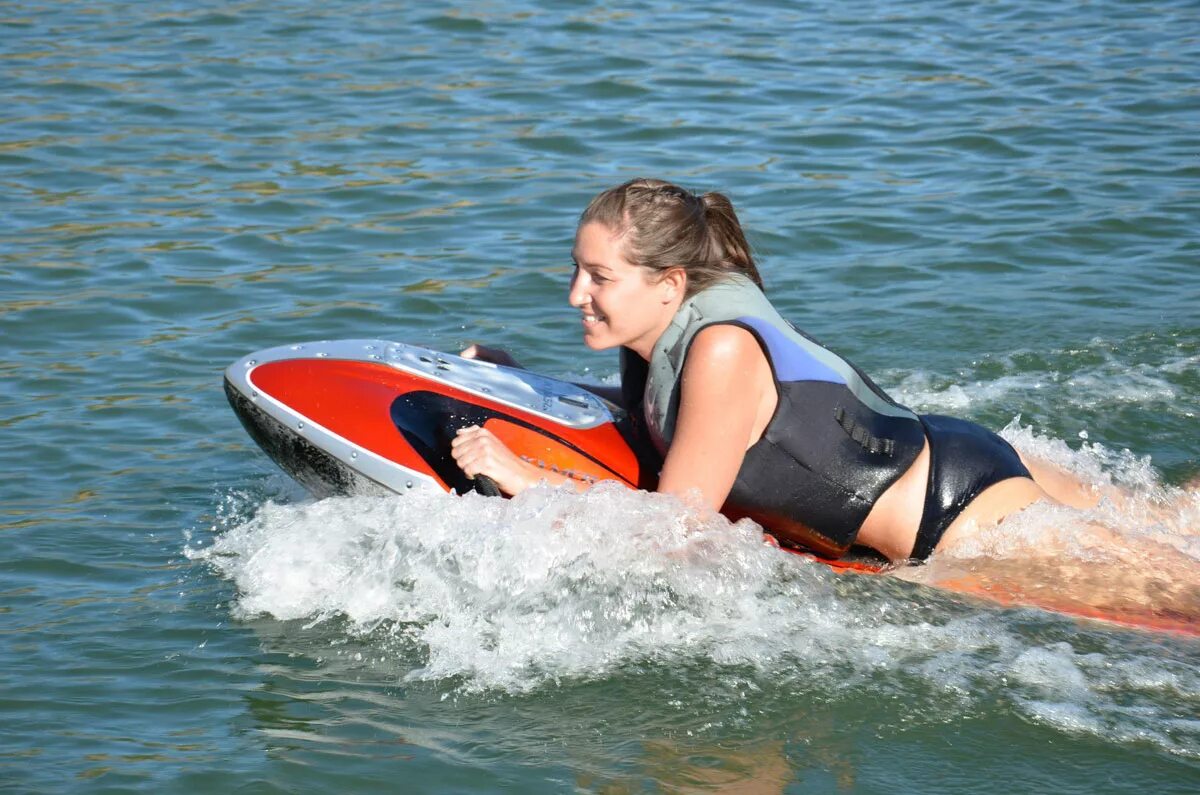 Какого числа можно плавать на моторе. Kymera Bodyboard. Kymera Jet Rescue Board. Доска для плавания с мотором. Доска для плавания с моторчиком.