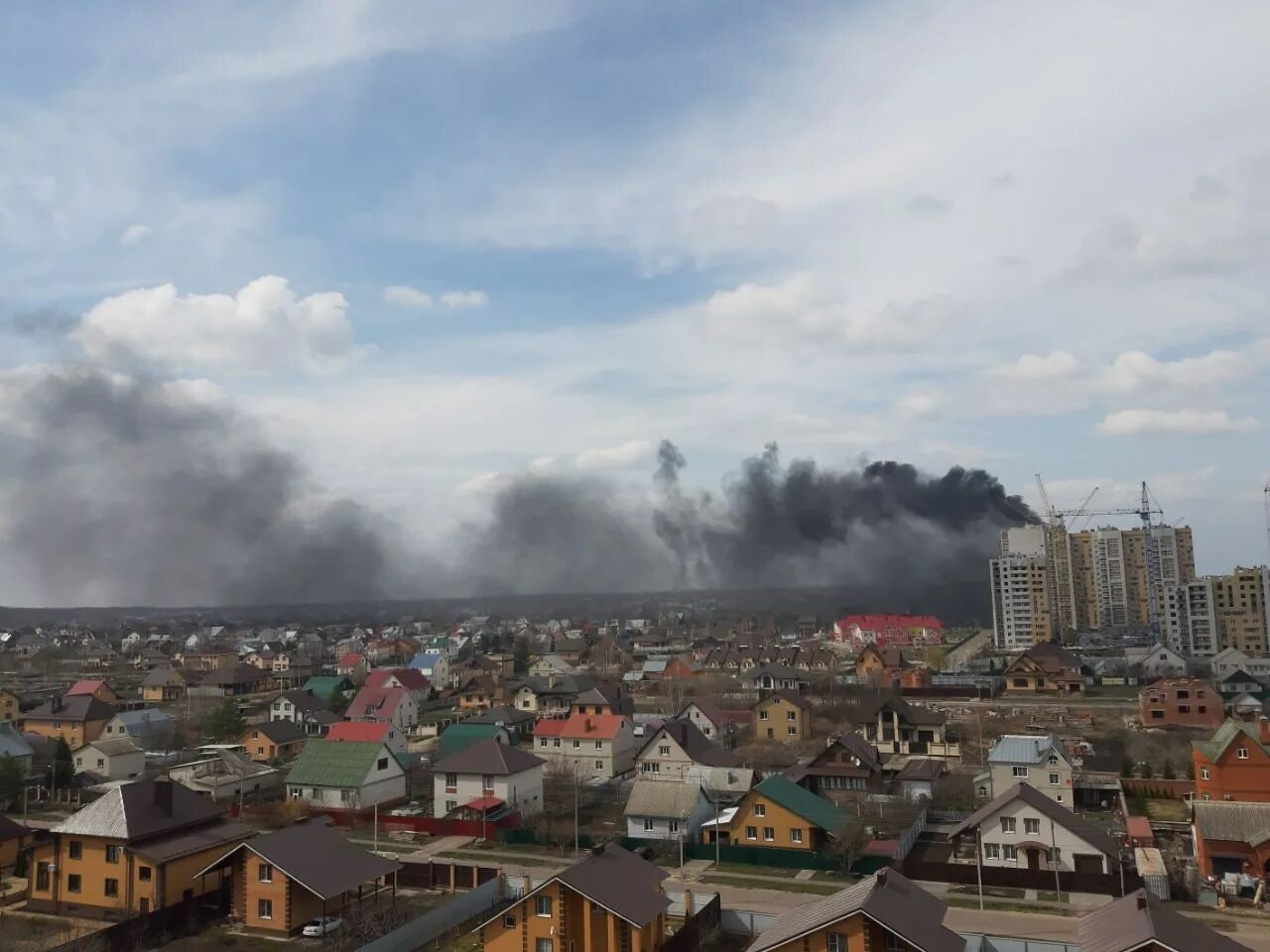 Черный дым сегодня. Пожа Тамбов. Пожар в Тамбове. Дым пожар. Сильный пожар.