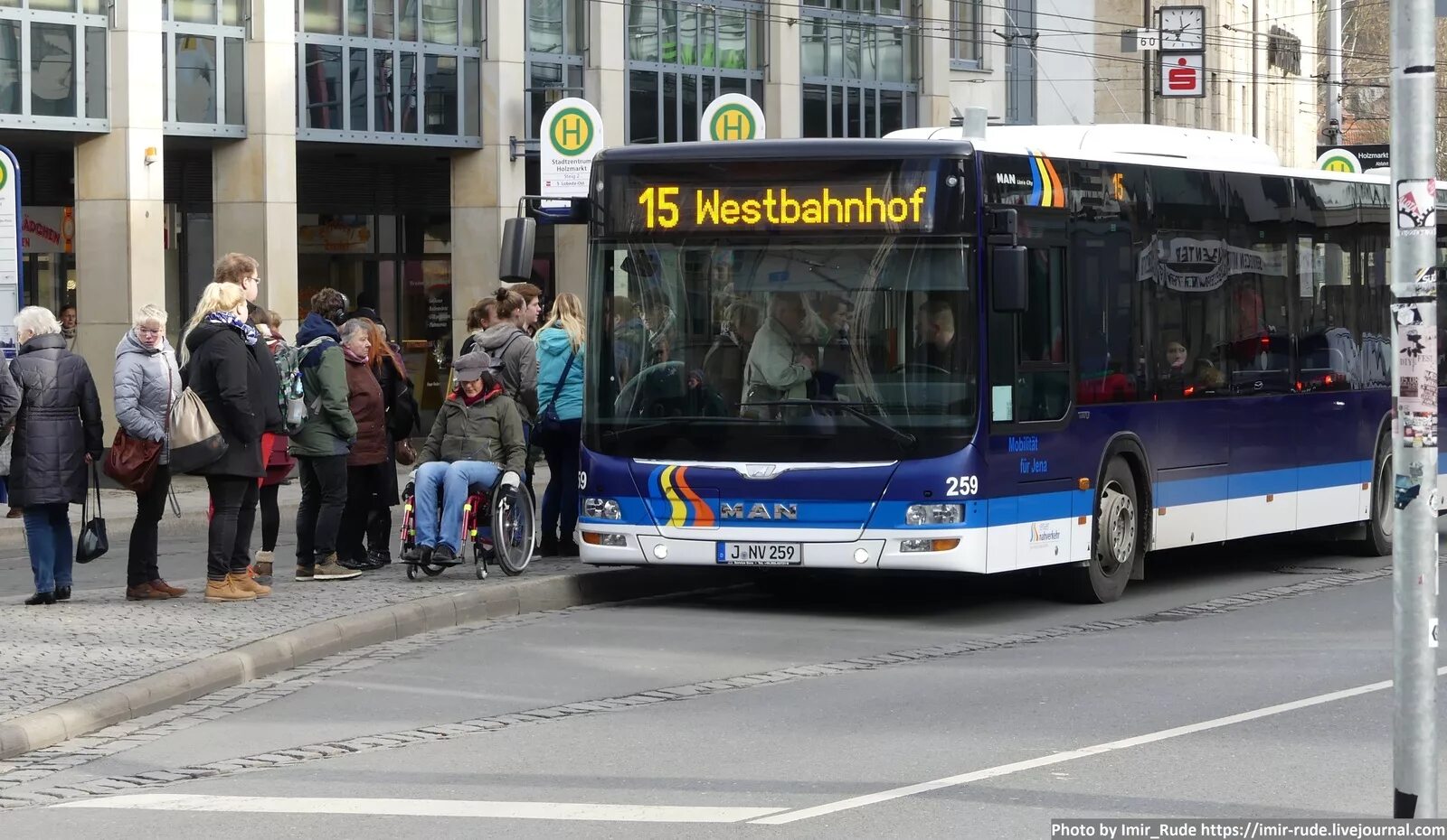 Общественный транспорт 28. Общественный транспорт в Германии. Автобусы в Германии. Городской транспорт Германии. Общественный транспорт на немецком.