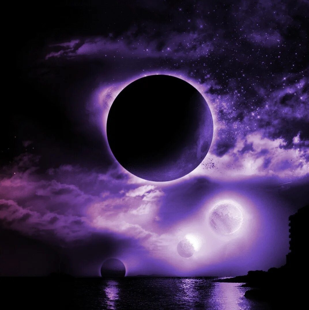Картина темная луна. Фиолетовая Луна. Ночное небо с луной. Темная Луна. Сиреневая Луна.