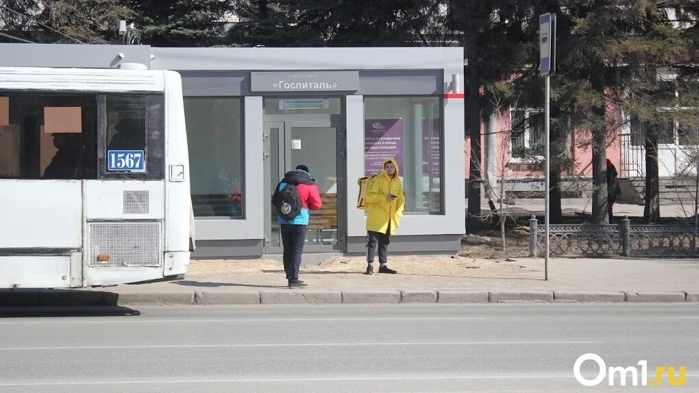 Далеко ост. Остановка Омск. Теплые остановки Новосибирск. Остановка сады Омск. Автобусная остановка Омск.