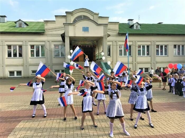 Прохоровская гимназия. Лучковская школа Прохоровский район Белгородская область. Лучки Прохоровский район Белгородской области. СОШ Лучки Прохоровский район. Гимназия п.Прохоровка Белгородская область.