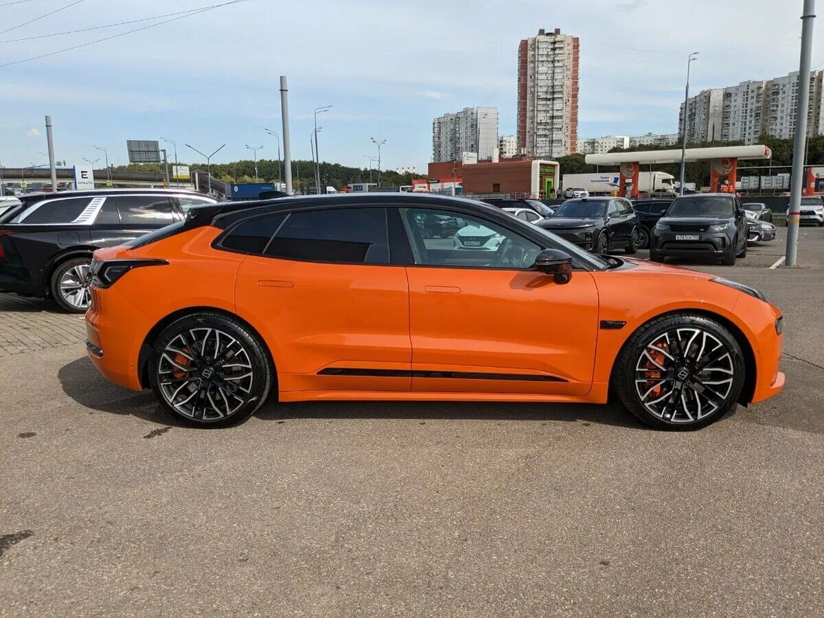 Zeekr 001 оранжевый