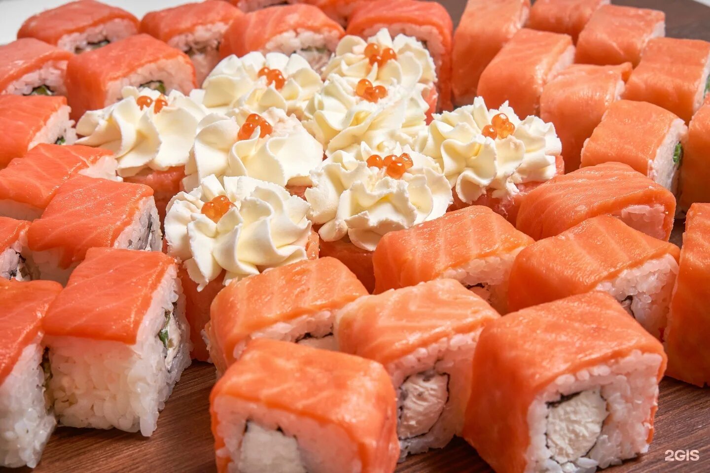 Вкусные роллы в новосибирске. Роллы новосибирск. суши вок новосибирск. сет мафия роллы. суши мафия.