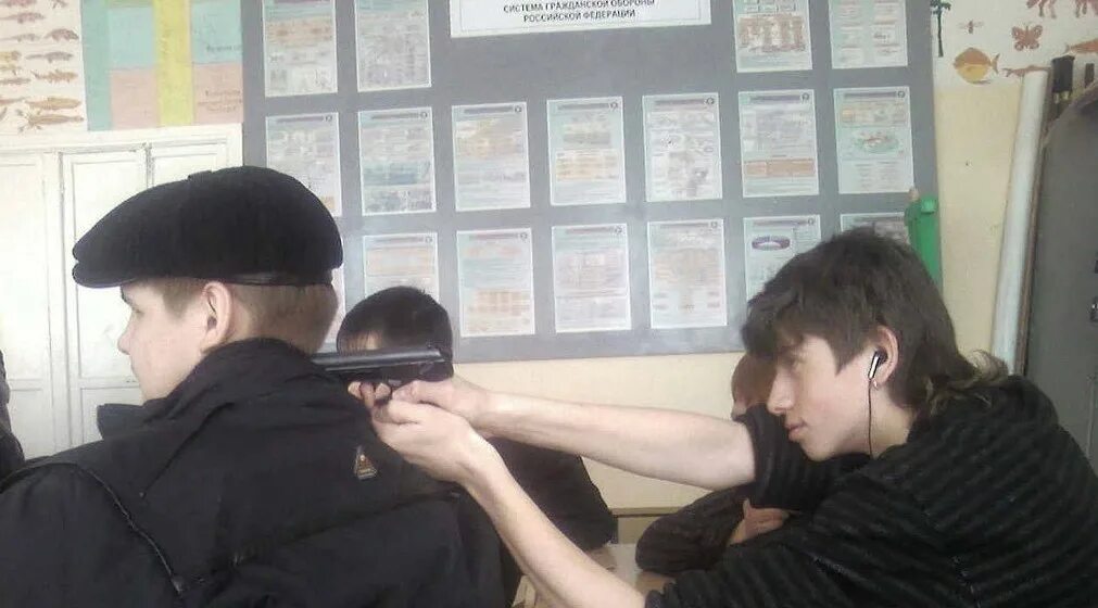 прикольный учитель. прикольные видео про школу. тупой школьник. дебилы ученики. школа для дебилов.