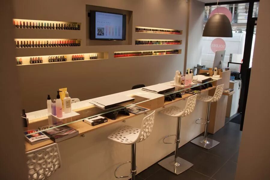 Boutique nail beauty ботанический сад. Маникюрный салон. Рабочее место для маникюра. Красивые ноготки. Салон art nail.