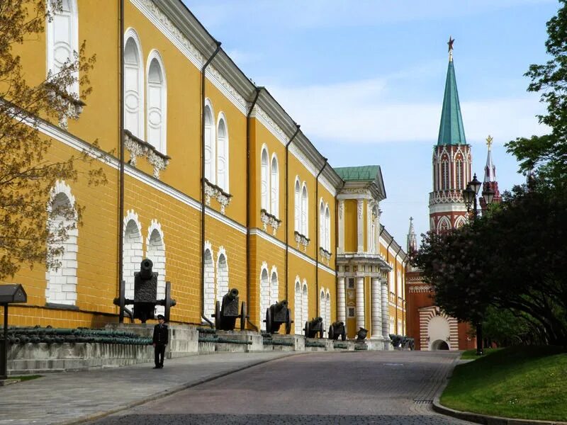 Чоглоков арсенал московского кремля. Арсенал московского кремля чоглоков. арсенал московского кремля московский кремль. арсенал цейхгауз московского кремля. здание арсенала в московском кремле.