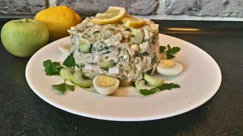 Печень трески с соленым огурцом