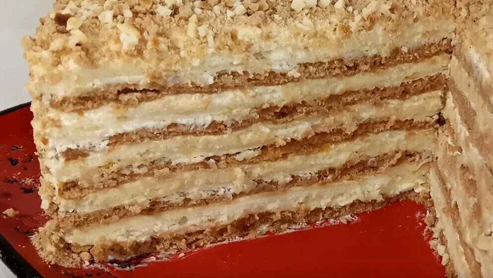 Торт сметанник рецепт с фото пошагово классический. Торт со сметанным кремом. Торт «сметанник». Сметанник торт со сметанным кремом. Сметанник магазинный.