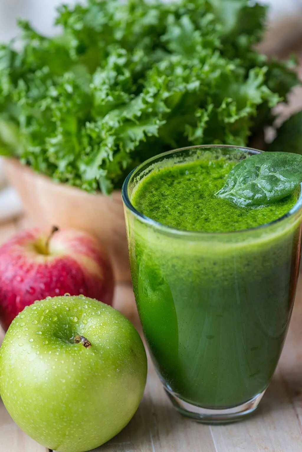 Напитки смузи Smoothie Green. Зелёный смузи детокс. Фреш Грин смузи. Смузи шпинат сельдерей. Когда лучше пить сельдерей