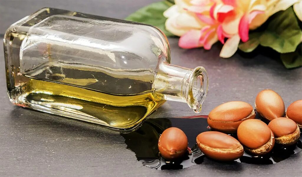 Как использовать аргановое масло. Масло арганы. argan oil масло. масло для волос аргановое. масло жожоба.